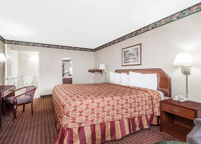 Super 8 By Wyndham Cleveland