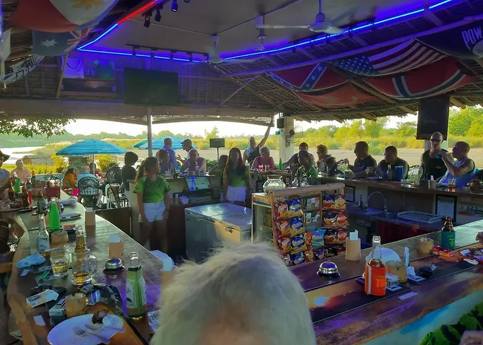 Monty'S Riverside View Resort