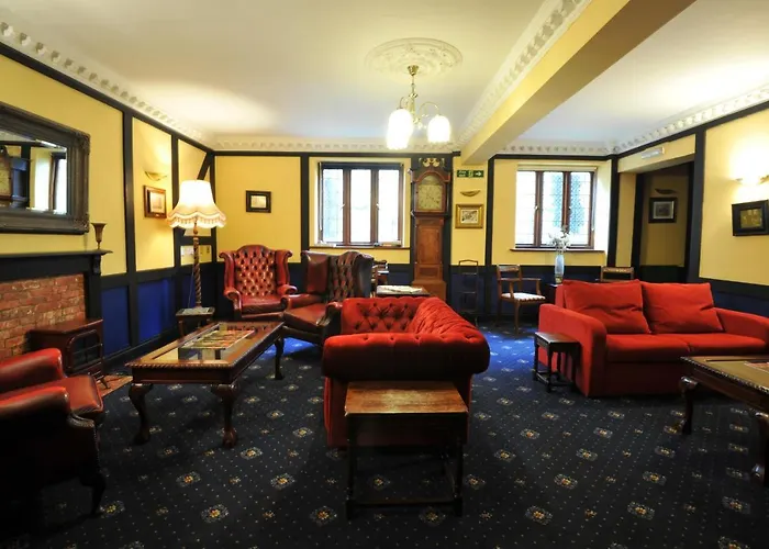 Crown & Cushion Hotel