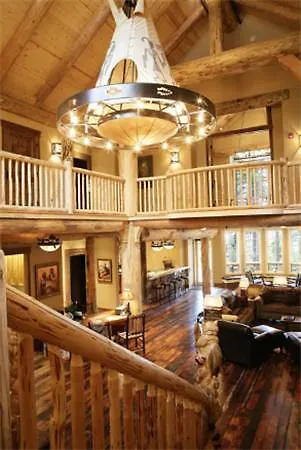 Lodge At Suttle Lake