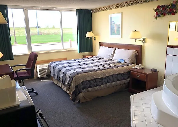 Norwood Inn & Suites Worthington