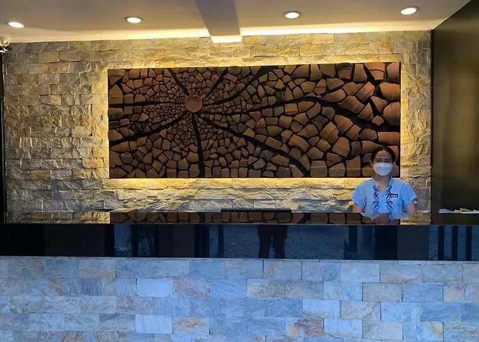 The Henry Resort Taramindu Laiya