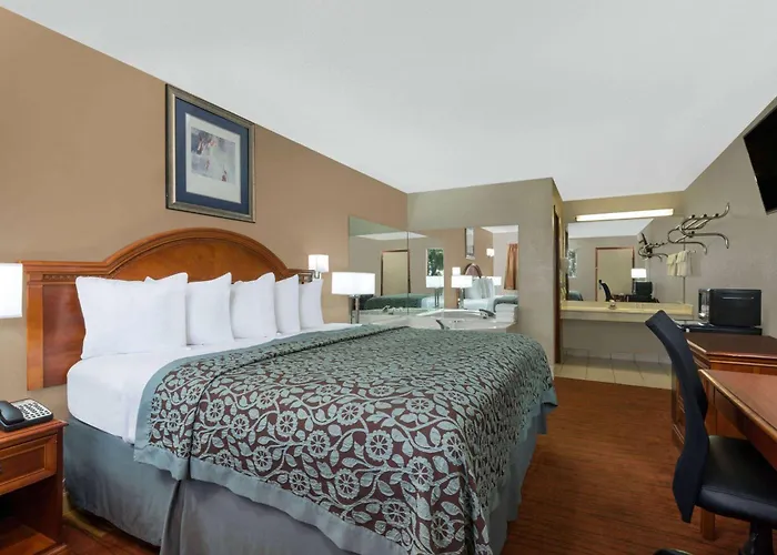 Days Inn By Wyndham Maumee/Toledo