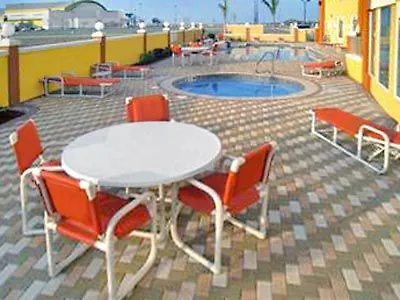 Super 8 By Wyndham Hidalgo/Mcallen Area