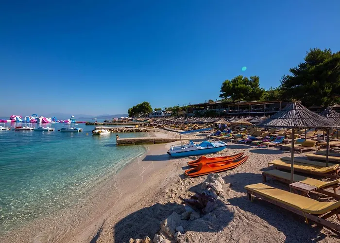 Hotel New Crystal With Private Beach