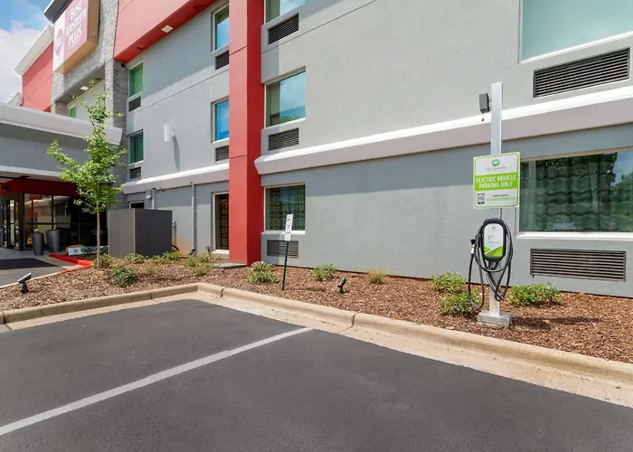 Best Western Plus Cleveland Inn & Suites