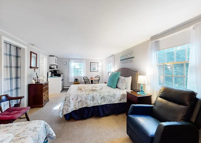 Beach Rose Guest Studio