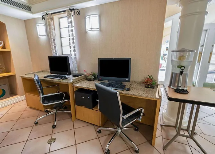 La Quinta Inn By Wyndham Phoenix Sky Harbor Airport