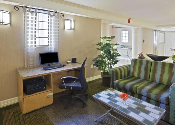 La Quinta Inn By Wyndham Phoenix Sky Harbor Airport