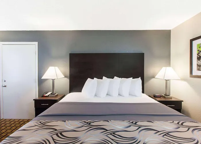 Days Inn By Wyndham Ennis
