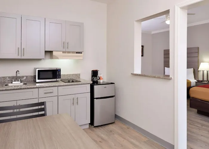 Econo Lodge Inn & Suites Port Arthur Near Sabine Pass