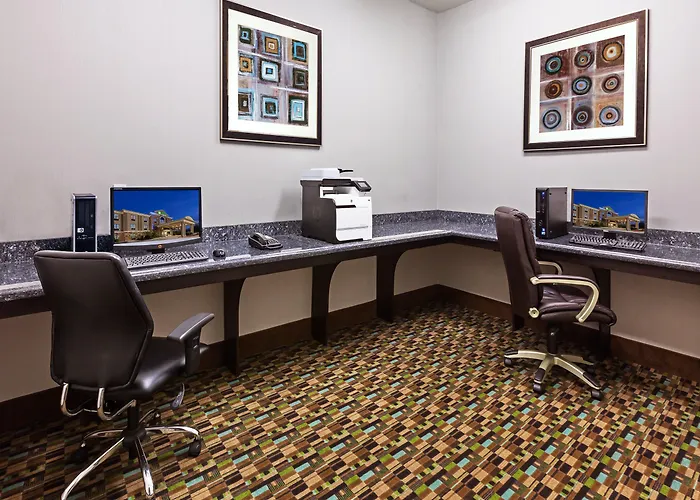 Holiday Inn Express & Suites Cleveland By Ihg