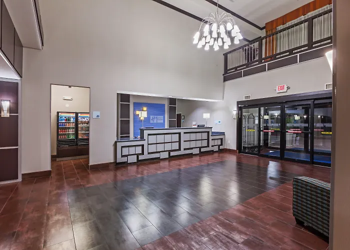Holiday Inn Express & Suites Cleveland By Ihg