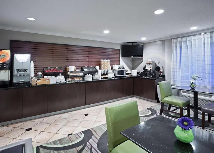 La Quinta By Wyndham Cleveland Macedonia