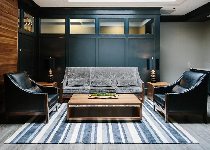 Elk + Avenue Hotel