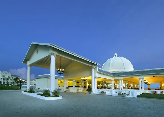 Grand Palladium Lady Hamilton Resort & Spa