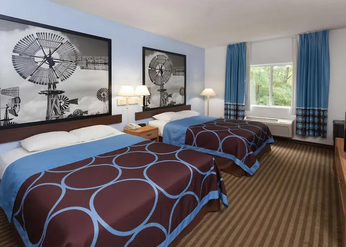 Super 8 By Wyndham Huntington