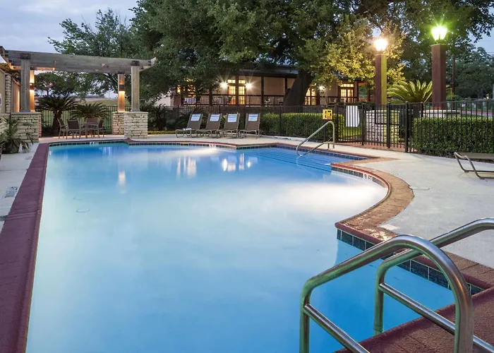 Doubletree By Hilton Austin-University Area