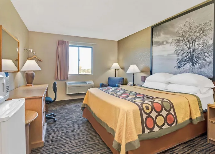 Super 8 By Wyndham Spokane/West