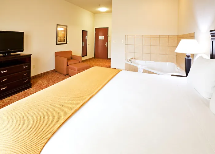 Holiday Inn Express & Suites Denison North-Lake Texoma