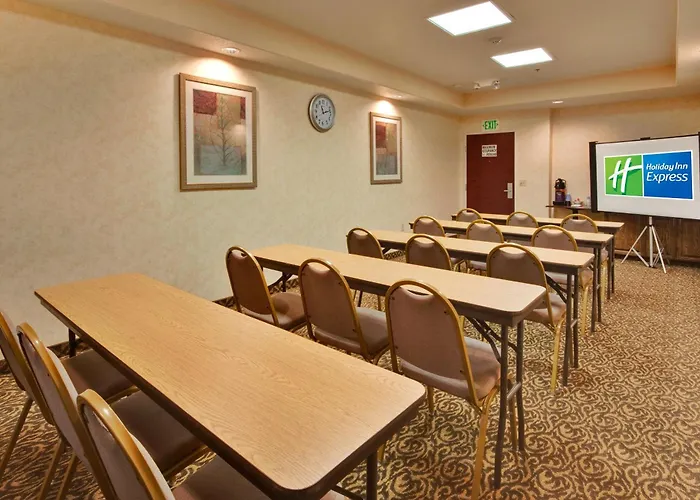 Holiday Inn Express Delano Highway 99 By Ihg