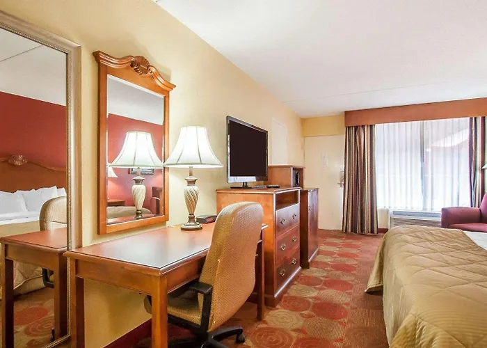 Clarion Inn & Suites University Center
