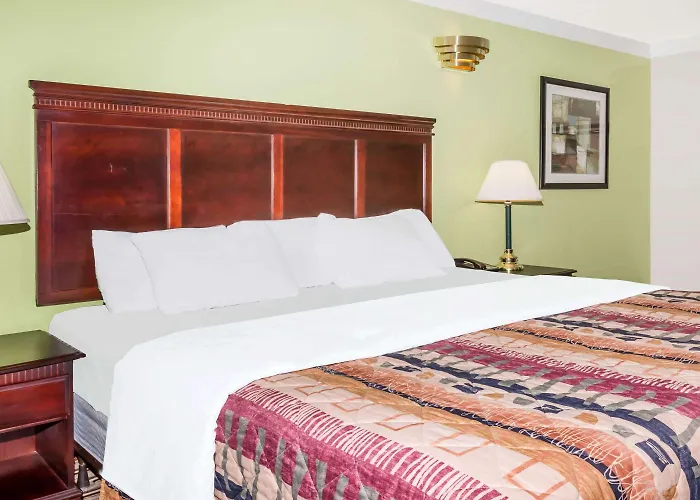 Days Inn - Oneonta