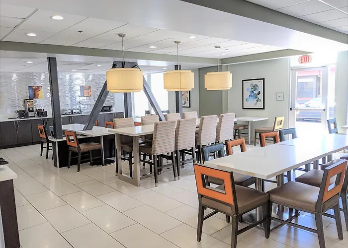 Best Western Plus Commerce Hotel