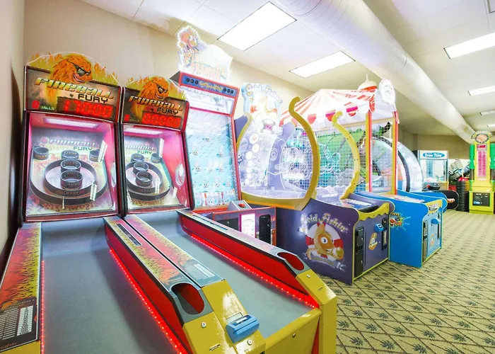 Ramada By Wyndham Des Moines Tropics Resort & Conference Ctr
