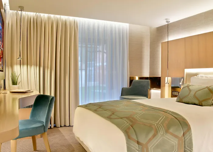 Maestral Resort & Casino