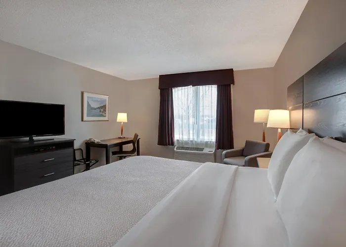 Days Inn & Suites By Wyndham Collingwood
