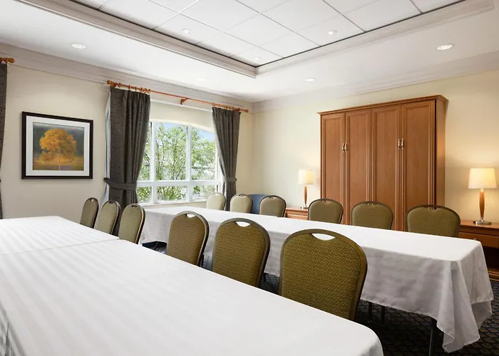Days Inn & Suites By Wyndham Collingwood