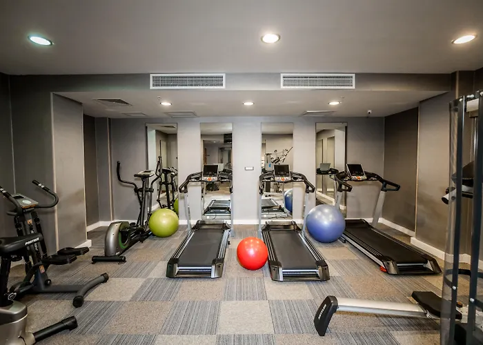 Parkside Hotel & Apartments