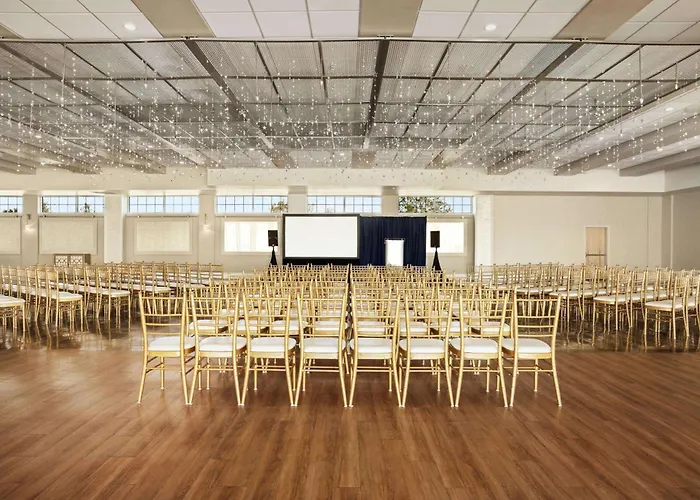Wyndham Newport Hotel