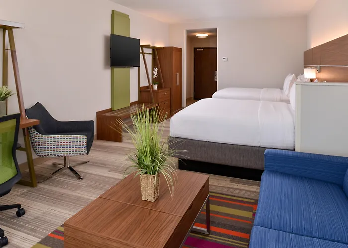 Holiday Inn Express & Suites - St. Petersburg - Madeira Beach By Ihg