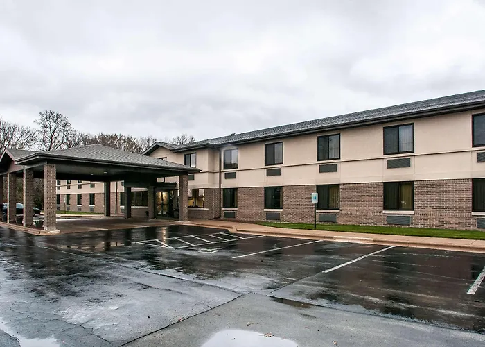 Econo Lodge Inn & Suites Oconto