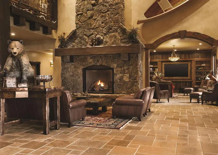 Glacier International Lodge