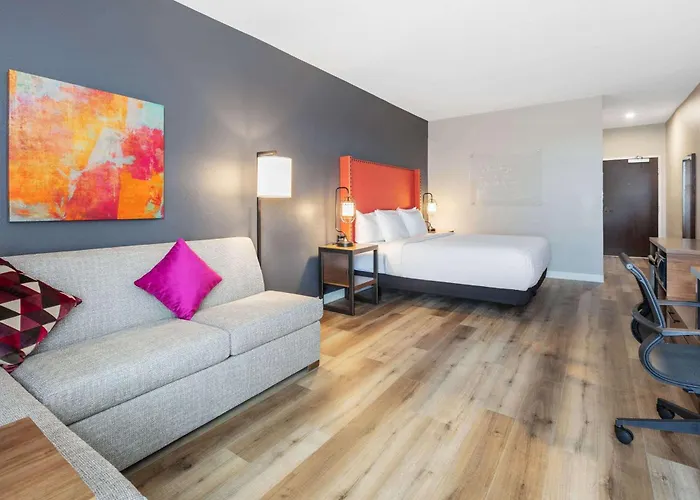 La Quinta Inn & Suites By Wyndham Lewisville