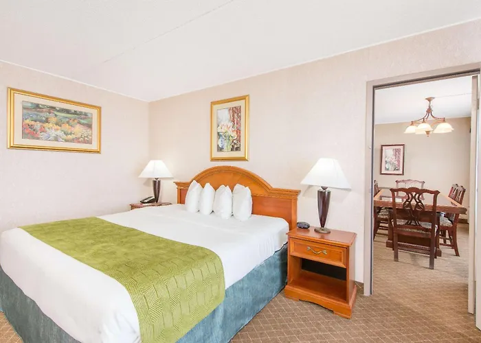 Ramada By Wyndham Cumberland Downtown