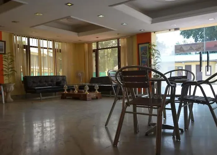 Hotel Curio'S All Seasons
