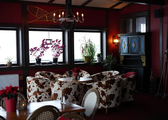 Le Ski Lodge & Steakhouse