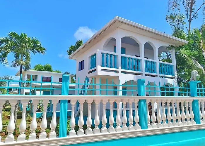 Los Delfines Hotel & Dive Center
