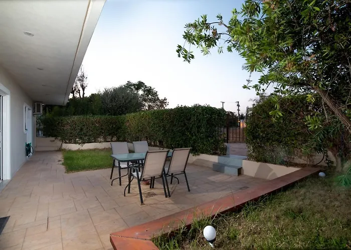 Elena'S Apartments By The Sea And Airport