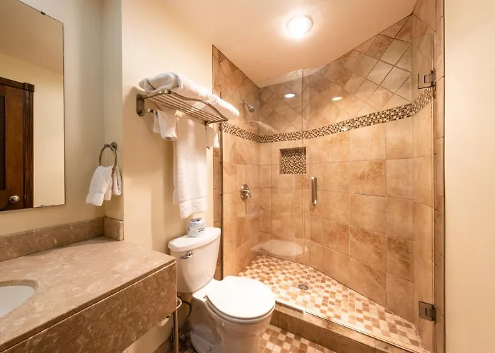 Candlestone Golf And Resort
