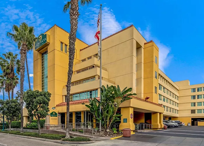Holiday Inn Express & Suites Anaheim Convention Center Area By Ihg