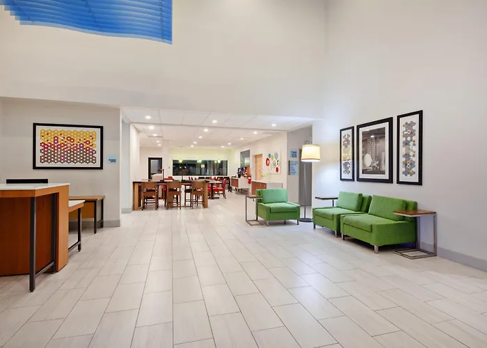 Holiday Inn Express & Suites Rancho Mirage - Palm Spgs Area By Ihg