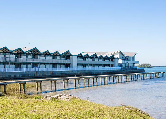 Best Western Plus Yacht Harbor Inn