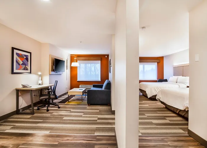 Holiday Inn Express & Suites Langley By Ihg