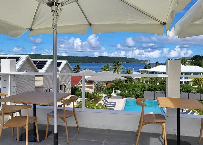 Crawlbay Suites Hotel