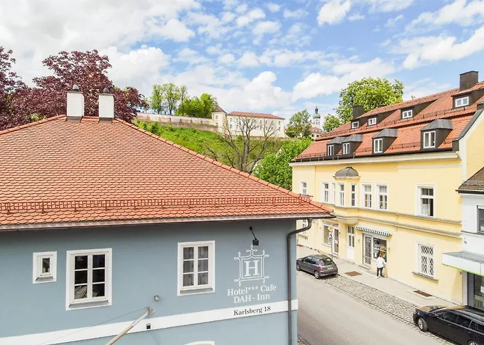 Hotel Dah-Inn